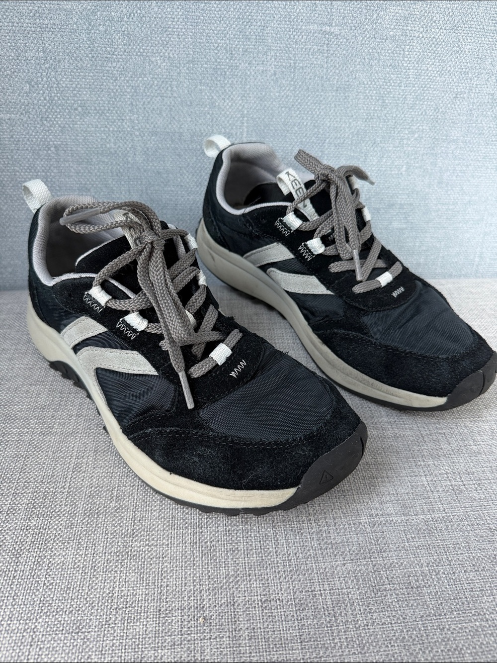 KEEN  kids sneakers boys girls Stylish BALCK Athletic Shoes Size 37, US 5